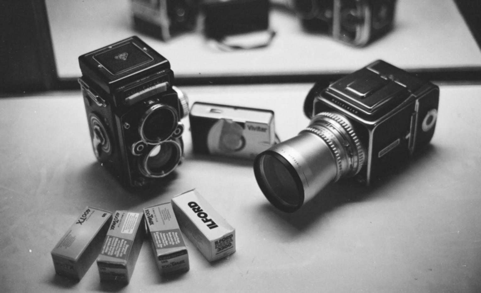 Робоче місце відеоредактора з професійним обладнанням